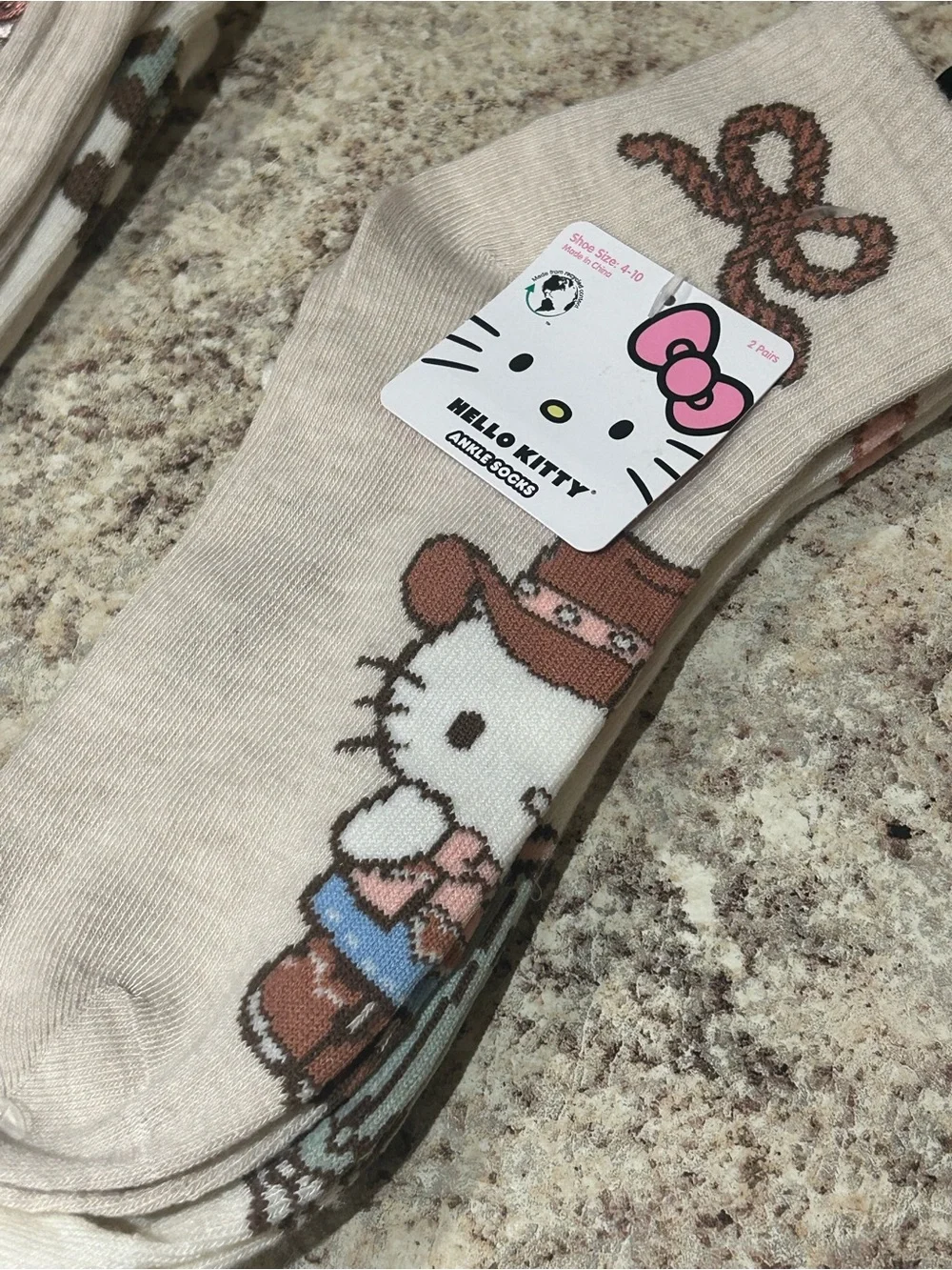 4 Pack Hello Kitty Women’s Socks Shoe Size 4-10  NWT